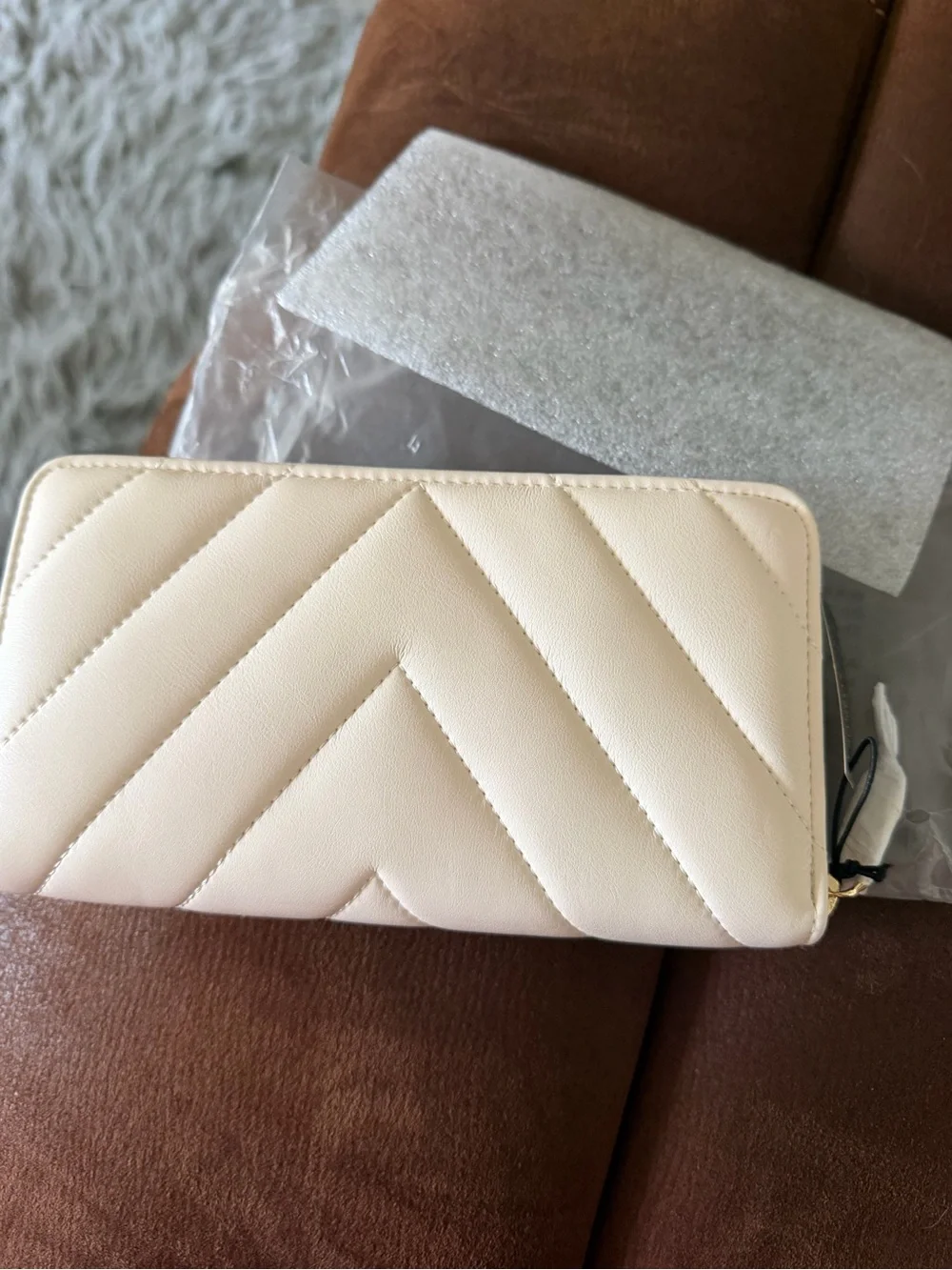 Victoria secret Cream Quilted Zip Wallet with Gold Stud Detail - Picture 7 of 8